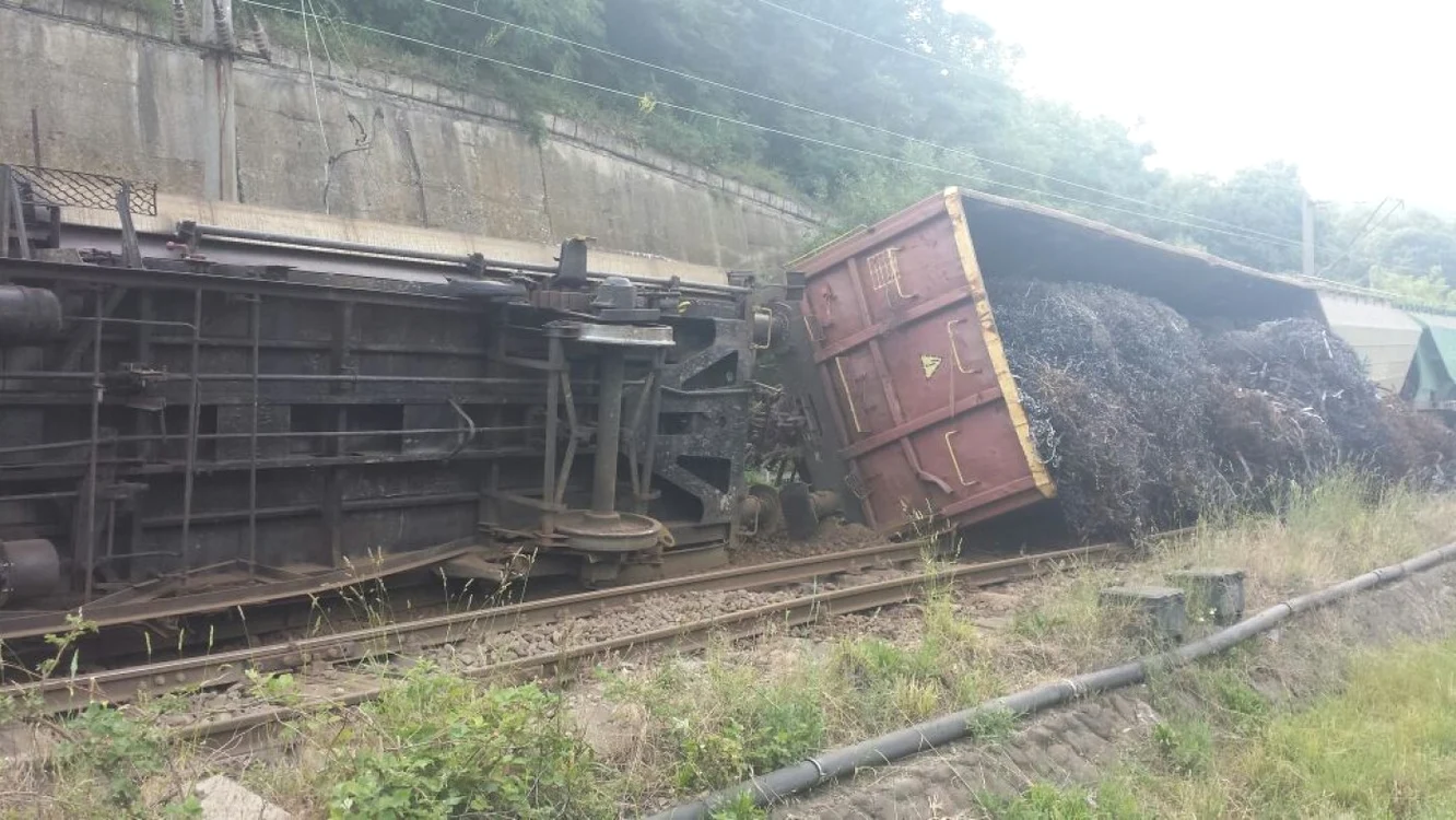 Din cauza accidentului feroviar de lângă Orşova, circulaţia trenurilor este blocată pe ruta Bucureşti-Timişoara FOTO Corina Macavei