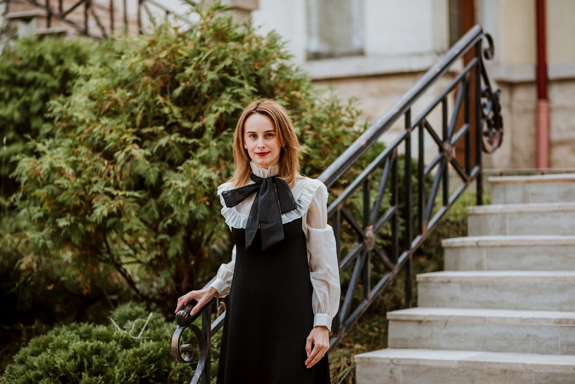 Avocatul Alina Tiocan spune că în acest moment românii nu pot fi obligaţi să se vaccineze. FOTO: Avocat Iordăchescu & Asociaţii