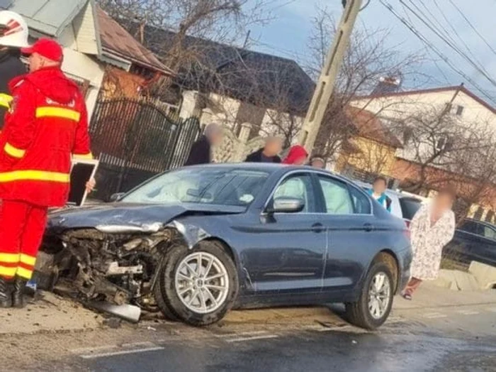 Mașina șefului DSVSA a suferit avarii considerabile FOTO: martor