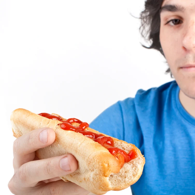
    Alimentele procesate i-au luat vederea și auzul adolecentului englezFoto: Shutterstock  