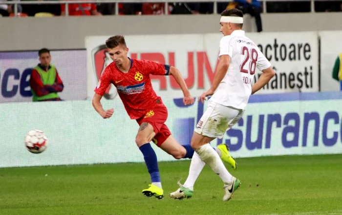 
    Florin Tînase, în duel cu Hoban, în derby-ul FCSB - CFR ClujFOTO: Marian Burlacu  