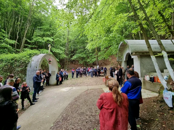 ARGEŞ. De ce sărbătoarea „Izvorul Tămăduirii” a fost pusă de Biserica Ortodoxă în Săptămână Luminată. ÎPS Calinic: