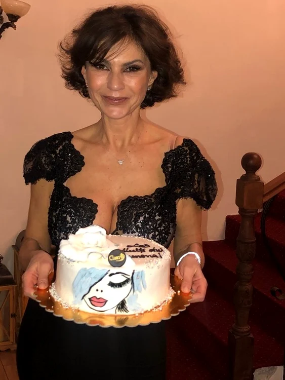
    Ramona Bădescu a purtat o rochie sexy la petrecerea de ziua eifoto: arhiva personală  