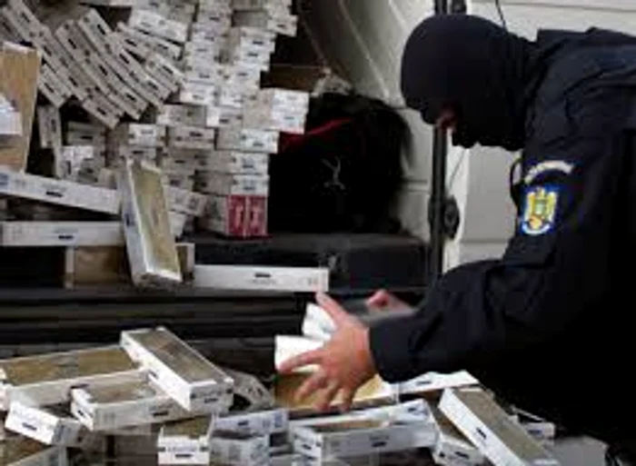 
    Mascații au intrat peste traficații de țigări  