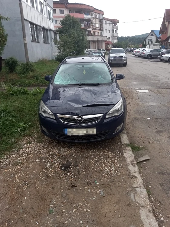 Nouă maşini au fost avariate. Foto ISU Argeş