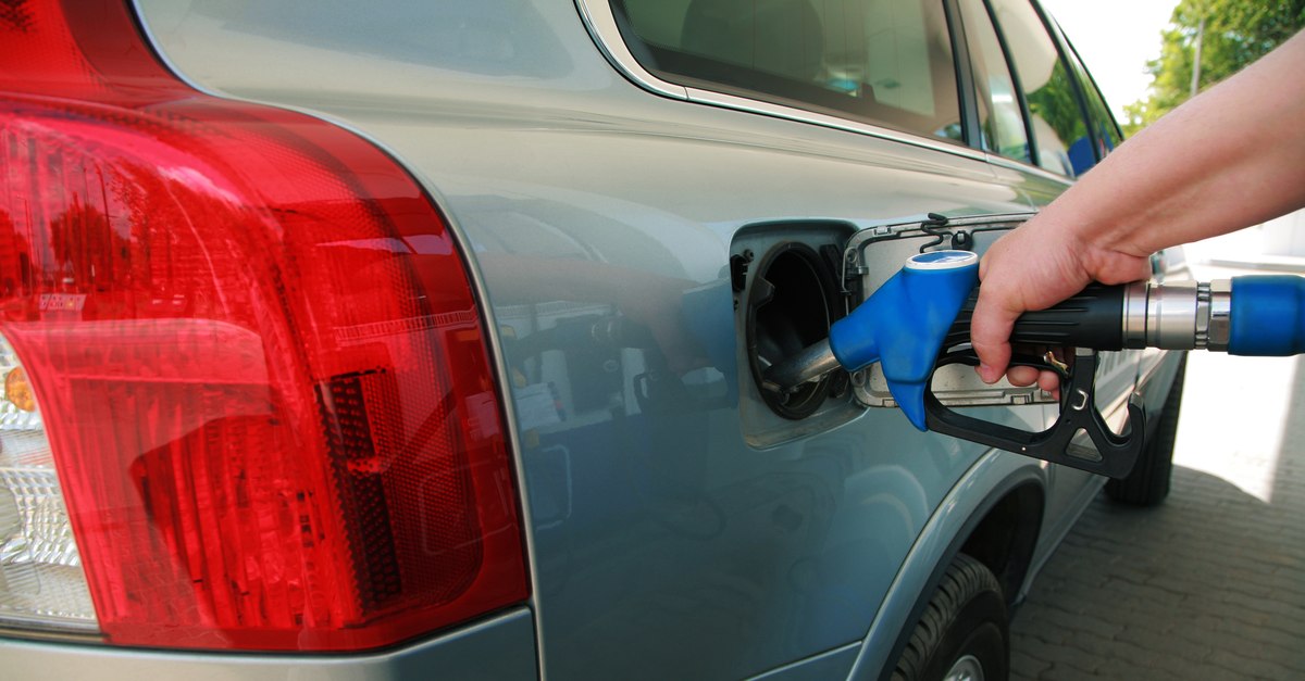 Prețul carburanților înainte de Florii: benzina se ieftinește