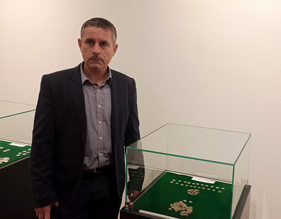 Csaba Kolozsvari și tezaurul descoperit la Noșlac FOTO Adevărul