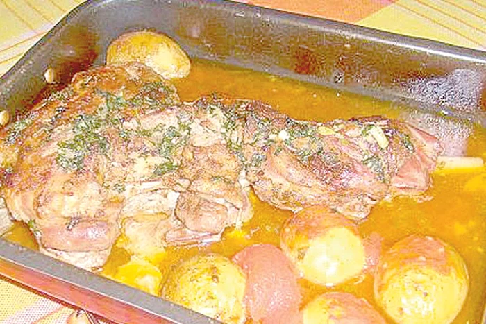 Adrian Dumitrache din Teleorman are 400 de oi. El speră să vândă în Bucureşti 20 de miei pe zi (Fotografii: Sever Gheorghe)