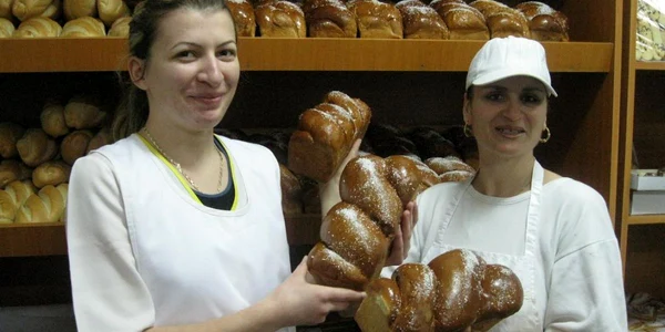 La patiserie pot fi comandaţi la orice oră cozonaci şi torturi