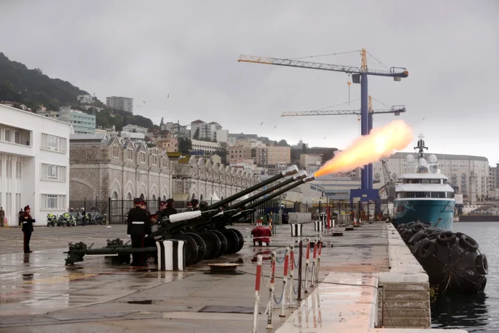 Au tras cu tunurile in onoarea Prinţului Philip. FOTO: Gettyimages