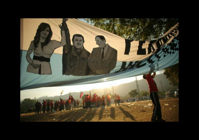 Inmormantarea lui Chavez editat FOTO Reuters