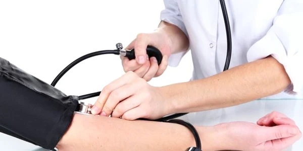 tensiune arteriala tensiometru medic pacient jpeg