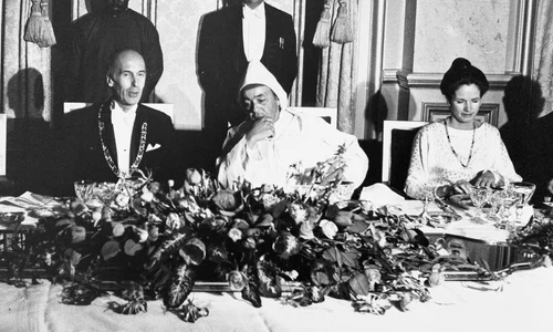 Concubina Farida Cherkaoui cu Regele Hassan al II lea al Marocului și Valery Giscard d Estaing la Palatul Elysee    profimedia 0751807797 jpg