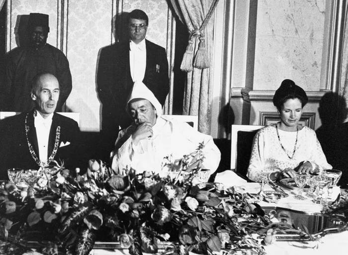 Concubina Farida Cherkaoui cu Regele Hassan al II lea al Marocului și Valery Giscard d Estaing la Palatul Elysee    profimedia 0751807797 jpg