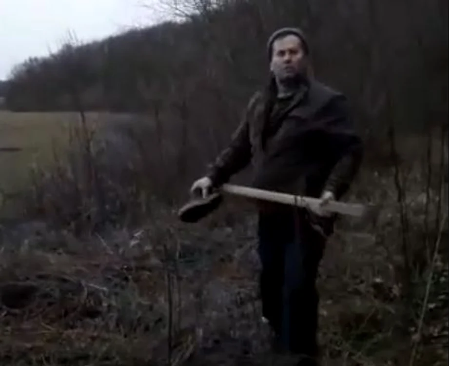 O bătaie agresivă a fost filmată într-o pădure din PrahovaFoto: Captură Video