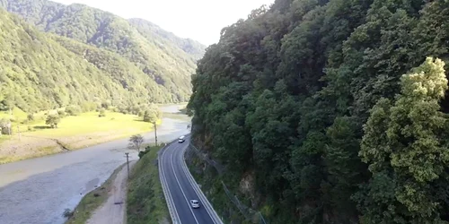 Zona de pe Valea Oltului închisă circulației pentru defrișările dedicate Autostrăzii Sibiu Pitești Sursă Cristian Pistol