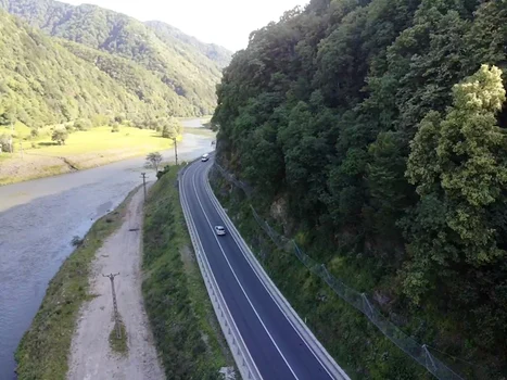 Zona de pe Valea Oltului închisă circulației pentru defrișările dedicate Autostrăzii Sibiu Pitești Sursă Cristian Pistol