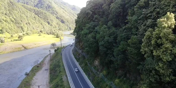 Zona de pe Valea Oltului închisă circulației pentru defrișările dedicate Autostrăzii Sibiu Pitești Sursă Cristian Pistol