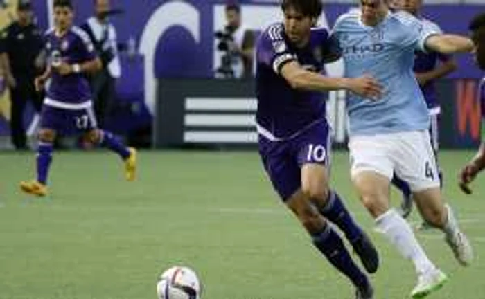 Kaka (stânga) s-a transferat la Orlando City în vara trecută, dar abia acum a debutat oficial la echipa americană Orlando City. FOTO: AP