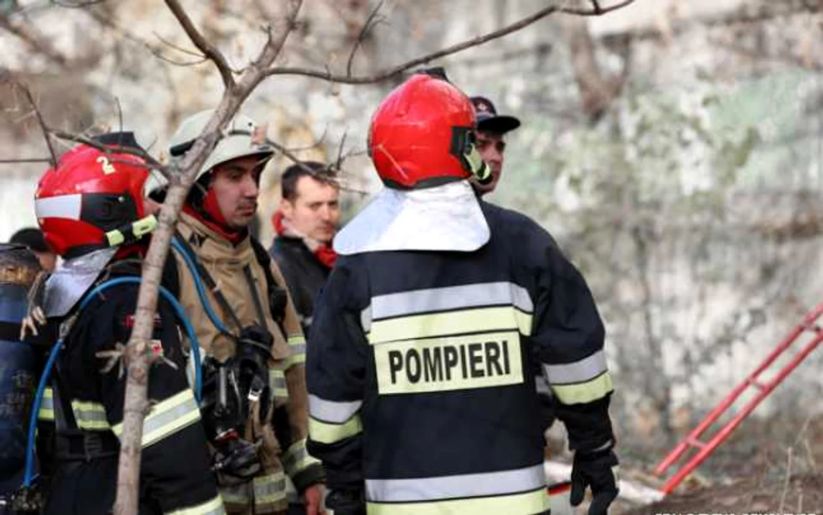 Pompierii au intervenit în mai multe localităţi unde vremea nefavorabilă a afectat gospodăriilor oamenilor
