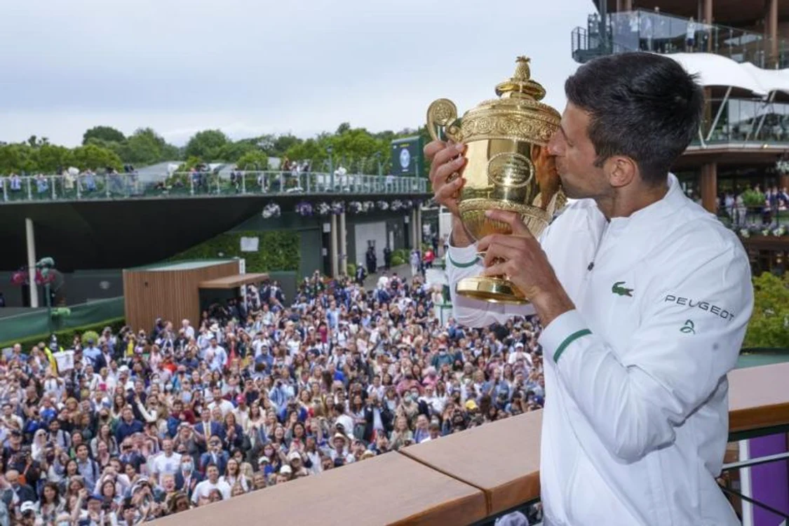 
    Novak Djokovic ar putea ajunge cel mai valoros tenismen al tuturor timpurilorFOTO: EPA  