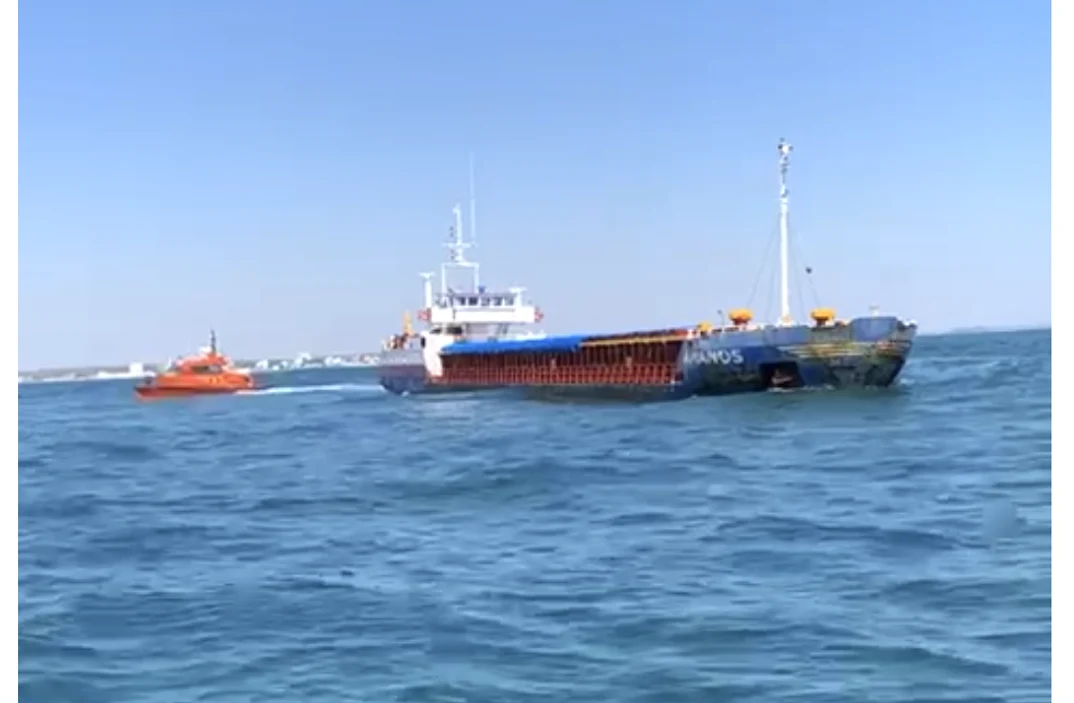 Nava în pericol de naufragiu Sursa ARSVOM