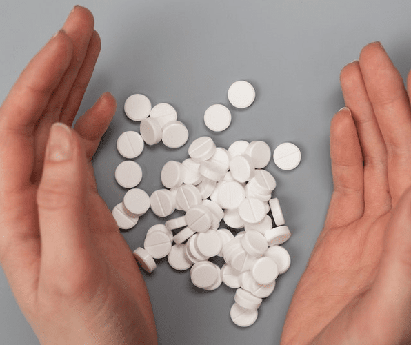 Aspirină pisată vândută drept cocaină. Cum a fost păcălit un maramureșean