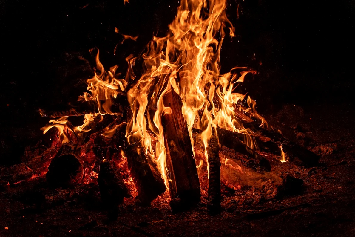Foc de tabără (© Pixabay)