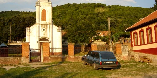 Mănăstirea de la Baziaș a fost ridicată în anul 1225 