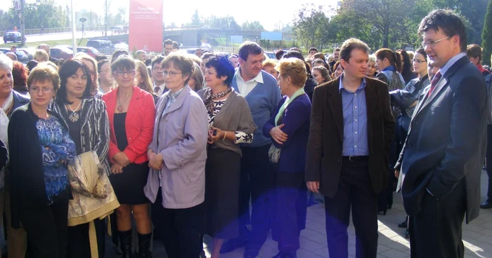 Angajaţii Direcţiei Generale a Finanţelor Publice Satu Mare au protestat timp de o jumătate de oră