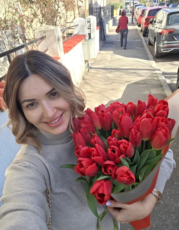 Ela Crăciun, răsfățată  de copii și soț de 8 martie foto: arhiva personală 