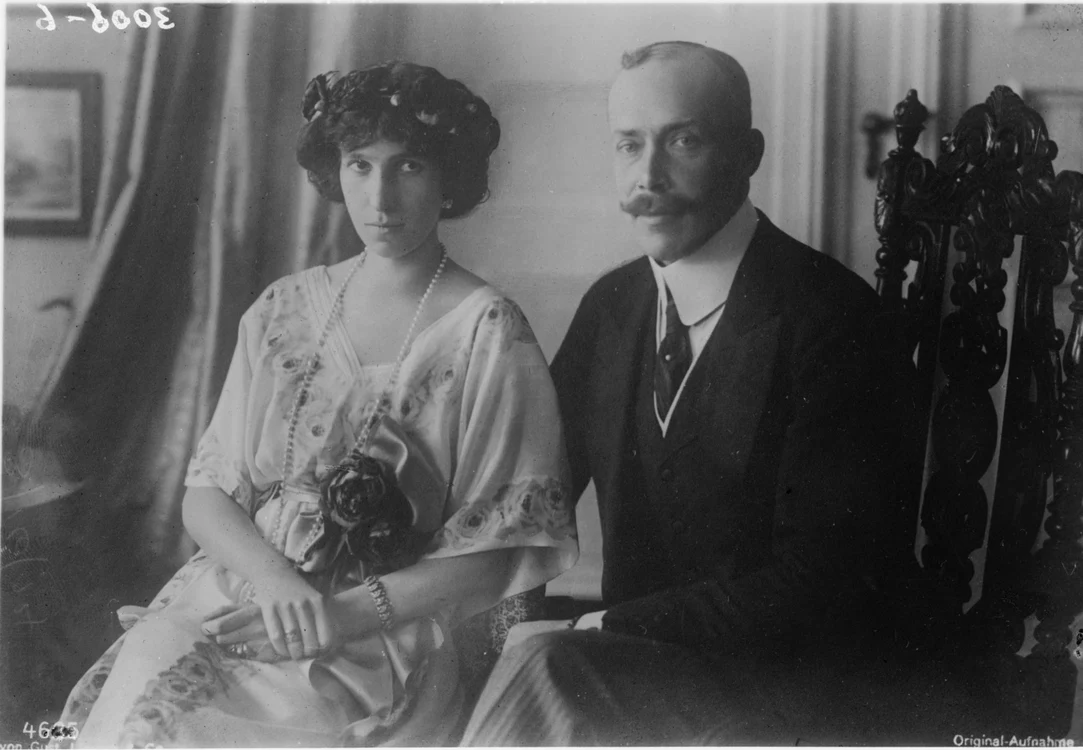 principesa sophia și prințul wilhelm pozând unul lângă celălalt