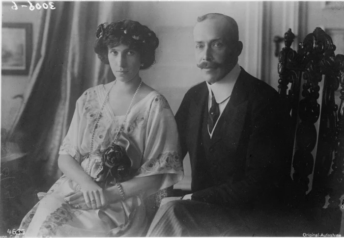 principesa sophia și prințul wilhelm pozând unul lângă celălalt