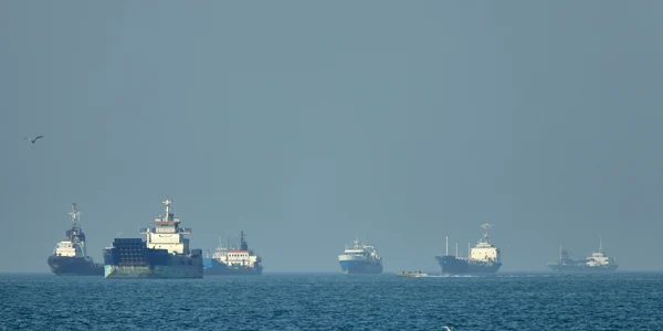Nave de marfă în Strâmtoarea Ormuz FOTO profimedia jpg