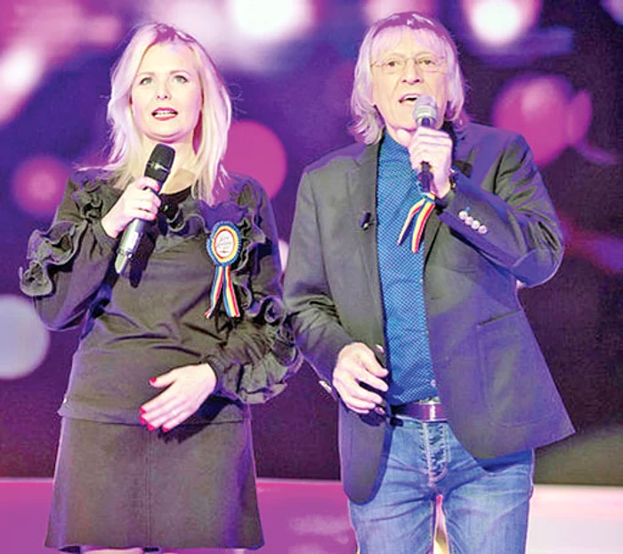 Simona l-a însoţit în emisiune şi a cântat cu el