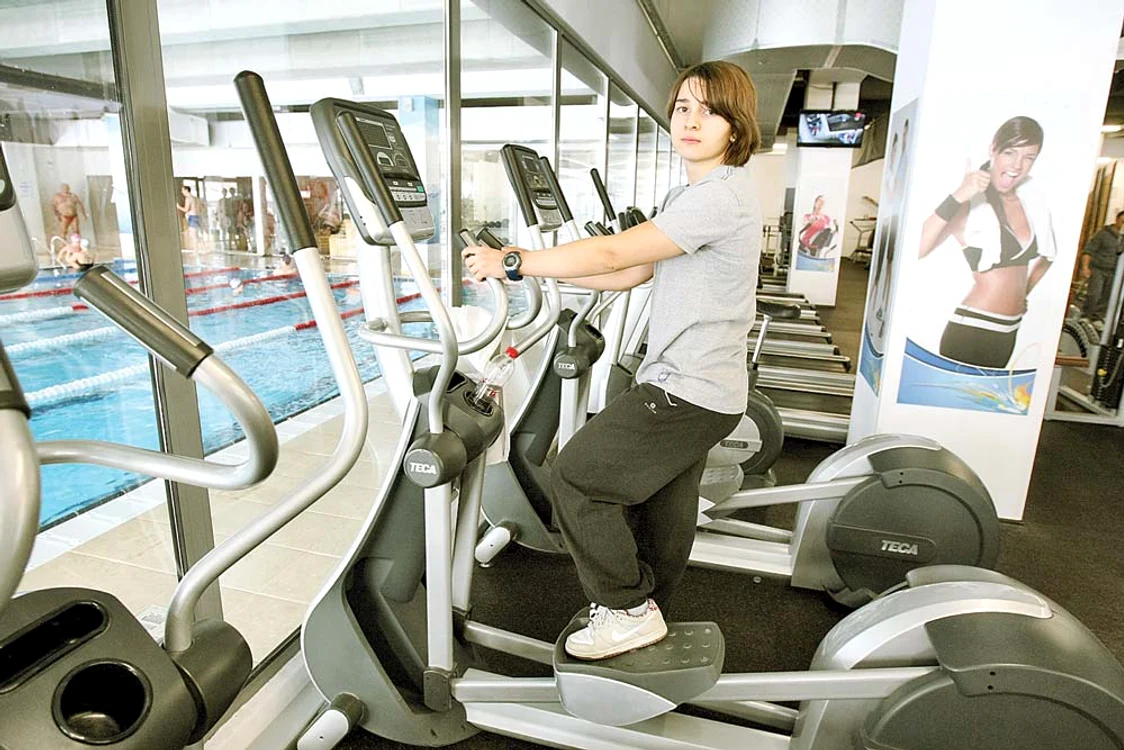 Ana a alergat pe bandă  60 de minute şi a ars 500 de calorii