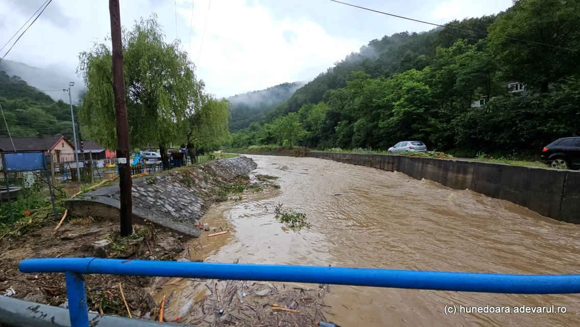 Satele de pe valea Govajdiei si Furnalul din Govajdia, dupa inundatii  Foto Daniel Guță (21) jpg