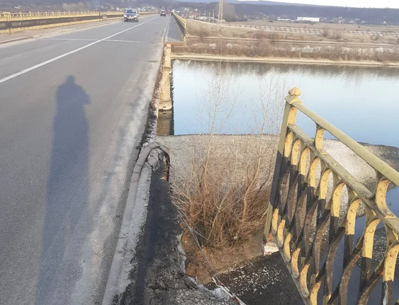 Podul care a început să cadă în Olt va fi complet închis FOTO: DRDP Craiova