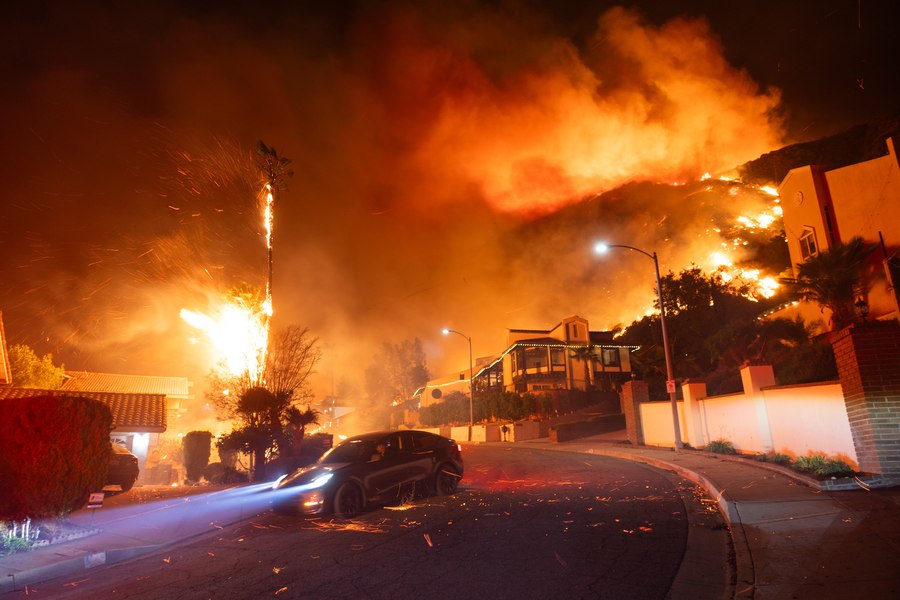 Incendiile din L.A. Român stabilit în SUA: „A fost aproape apocaliptic. Ne-am și îmbolnăvit, iar lumea este speriată, traumatizată”