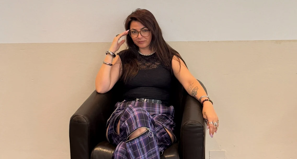 Alina Greavu, cunoscută în mediul online sub numele de Aluziva