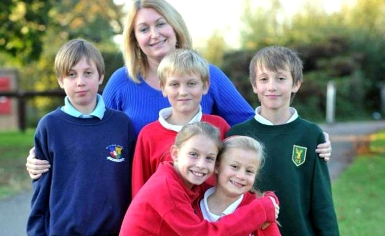 Julie şi cei cinci copii ai lui Caroline (foto Adevărul)