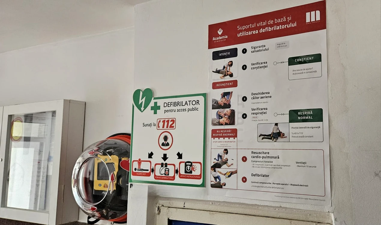 Defibrilatorula  fost instalat în internatul liceului FOTO: ISU Olt