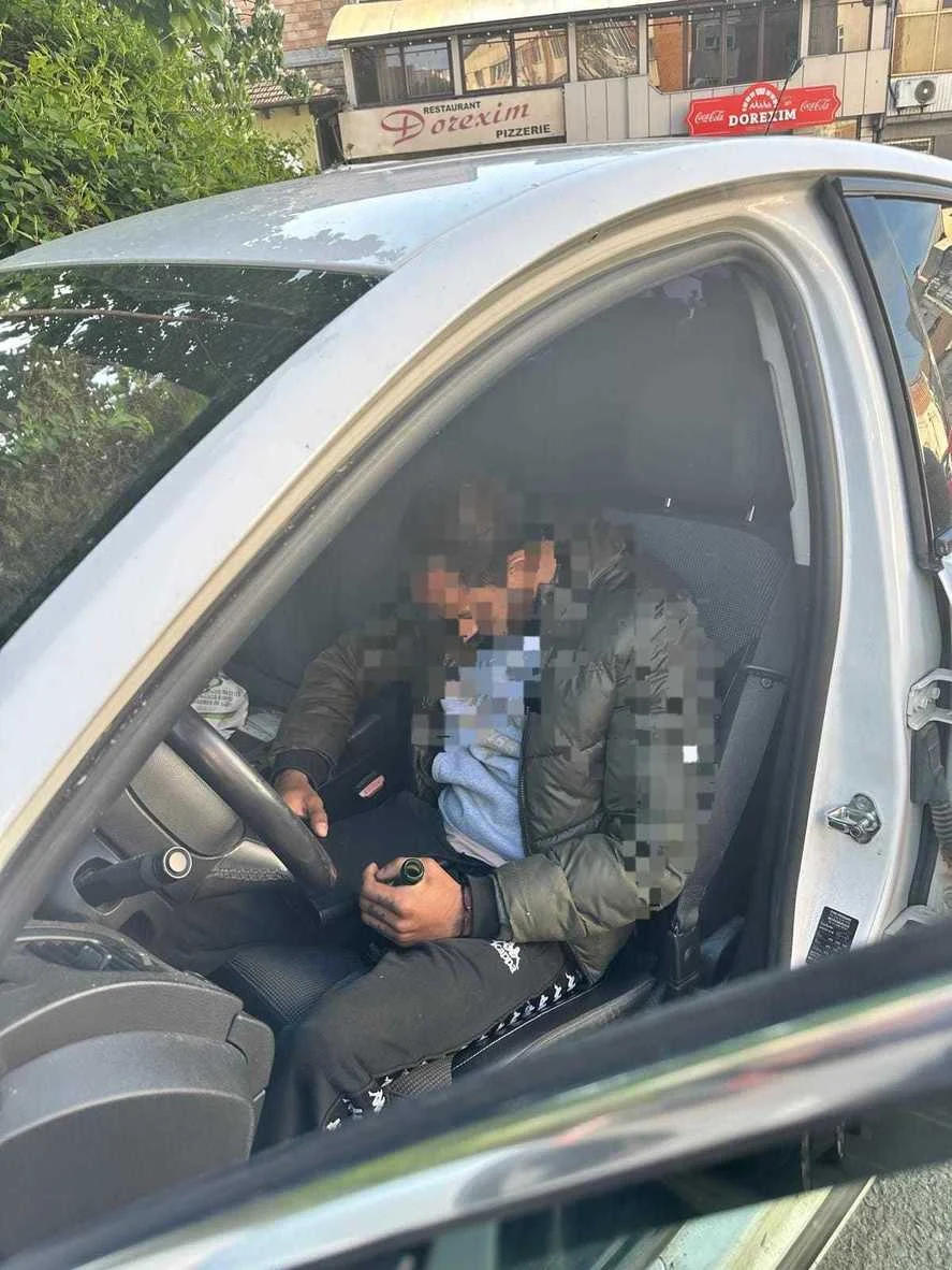 Un bărbat a adormit în maşina pe care voia să o jefuiască. El se afla sub control judiciar tot pentru furt din autoturisme