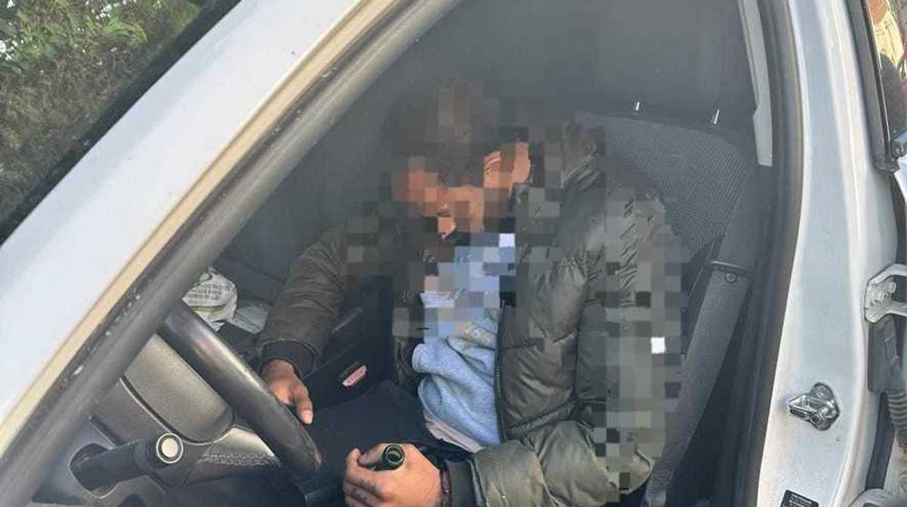 un-b-rbat-a-adormit-n-ma-ina-pe-care-voia-s-o-jefuiasc-el-se-afla-sub-control-judiciar-tot-pentru-furt-din-autoturisme