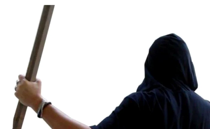 Nepalezul a fost lăsat lat cu o bucată de lemn/FOTO: Arhivă