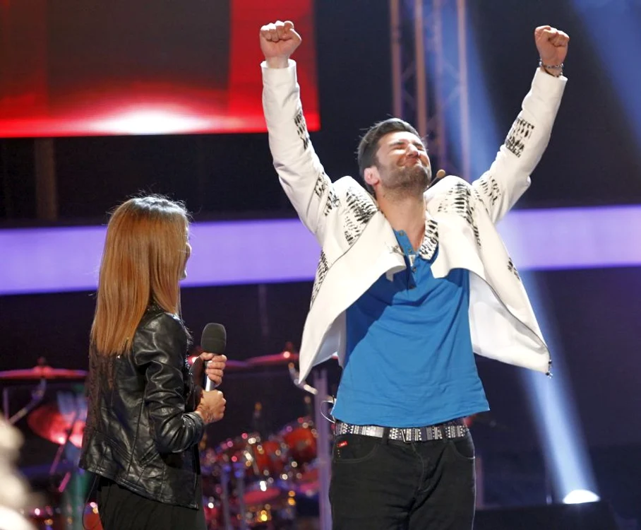 
    Loredana Ciubotaru (22 de ani) l-a cucerit pe Smiley La Vocea României. (captură Voyo.ro)  