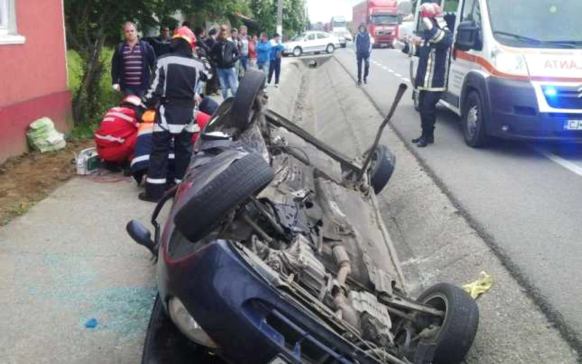 În urma impactului, o femeie şi-a pierdut viaţa