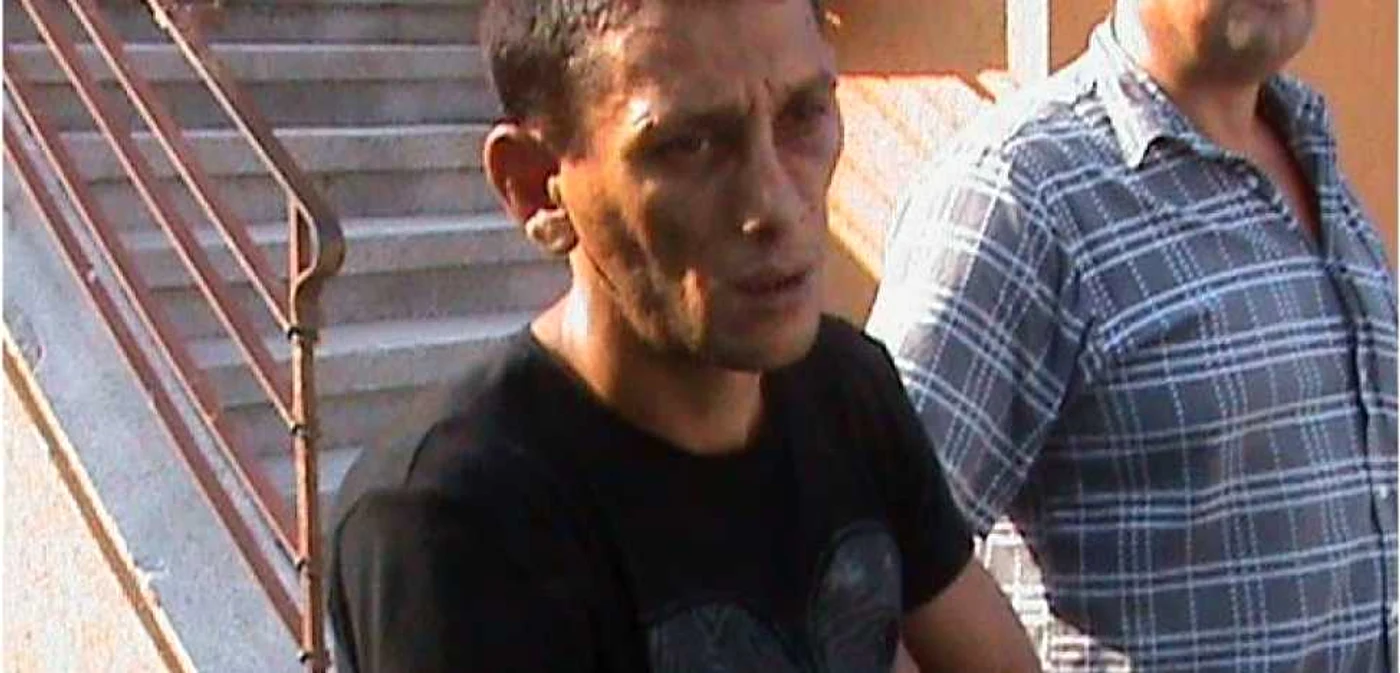 Bărbatul suspectat că ar fi intrat pe fereastra unui apartament de la etajul unu