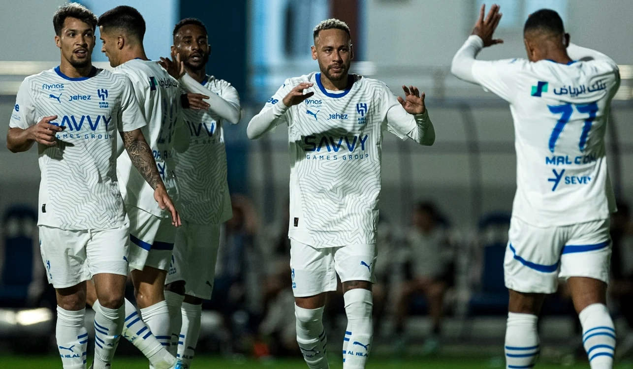 Neymar (centru), revenit pe terenul de joc (FOTO: Facebook)