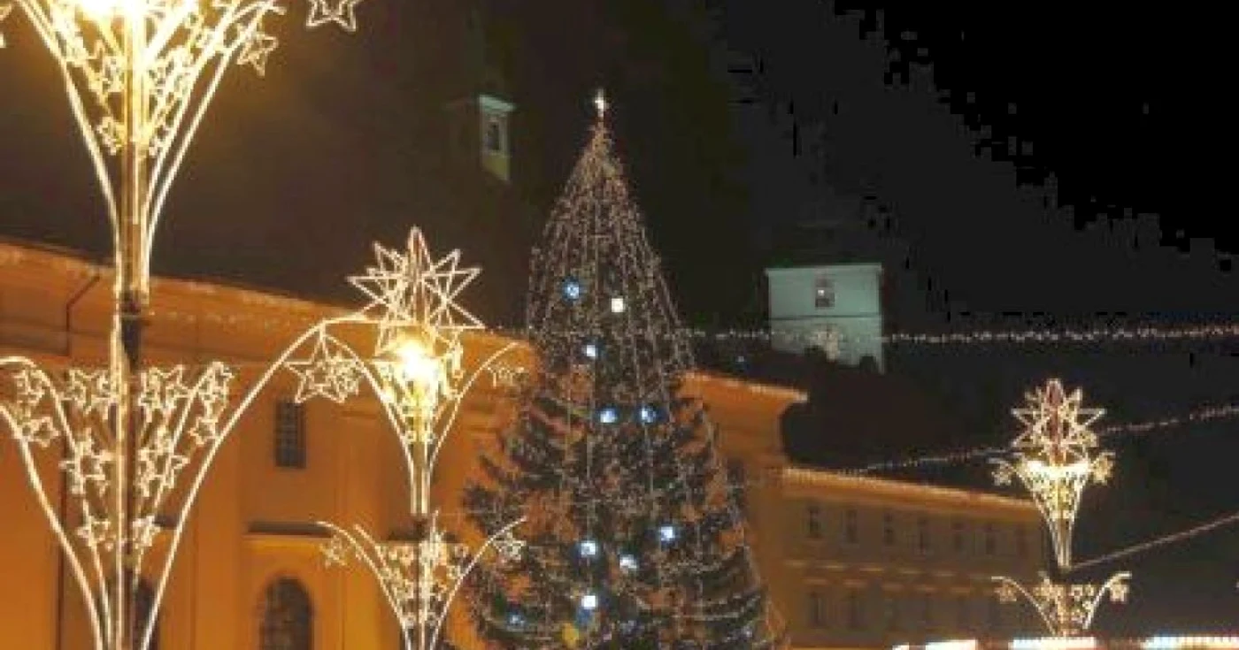 Târgul de Crăciun este organizat în Piaţa Mare